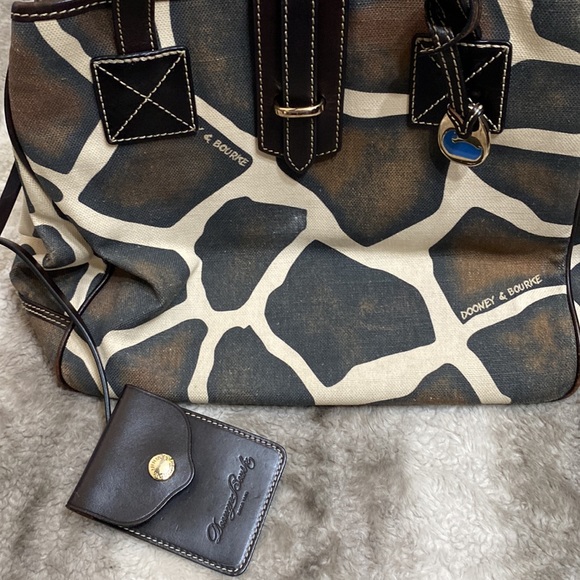 Dooney & Bourke Giraffe print shoulder bag - Picture 4 of 13